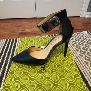 Gianni Bini black heel